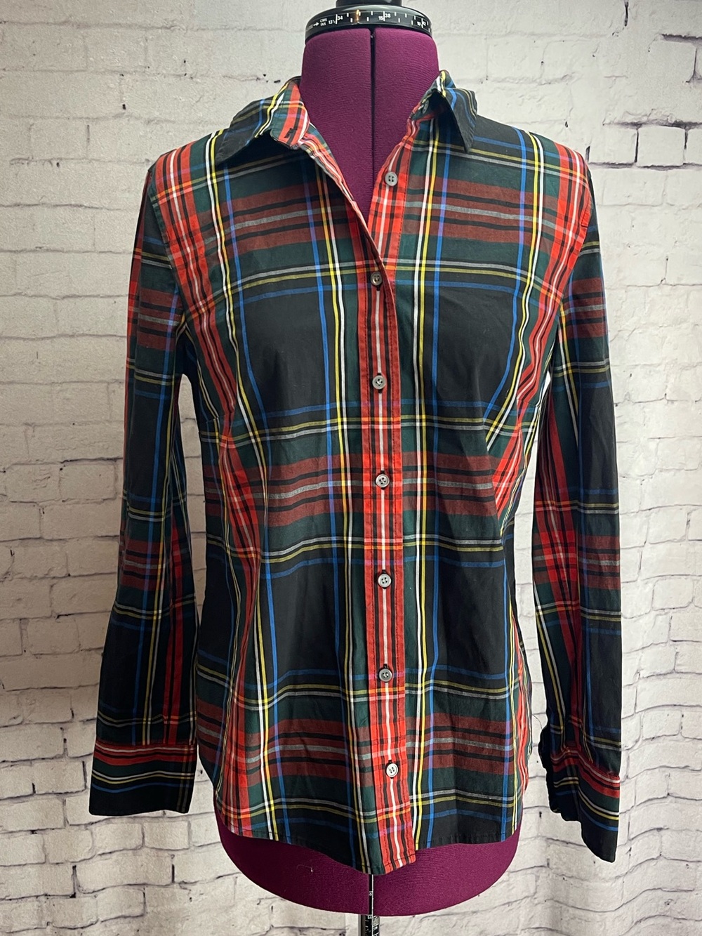 J crew size 6 slim fit long sleeve button down blouse black holiday plaid